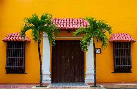  Yellow House: A Celebration of Colour and Tradition in Colombian Vernacular Architecture!